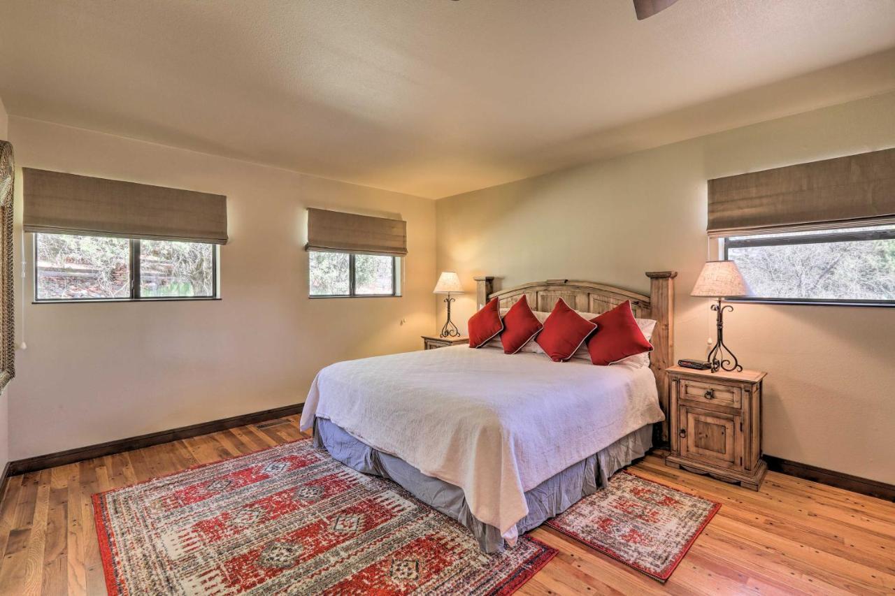 Holiday home On 1 Acre With Pool And Red Rock Views! *