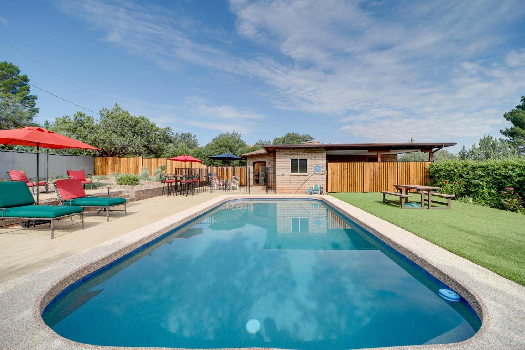 On 1 Acre With Pool And Red Rock Views! *